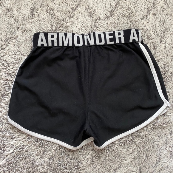 Women’s Under Armour shorts - Picture 2 of 5